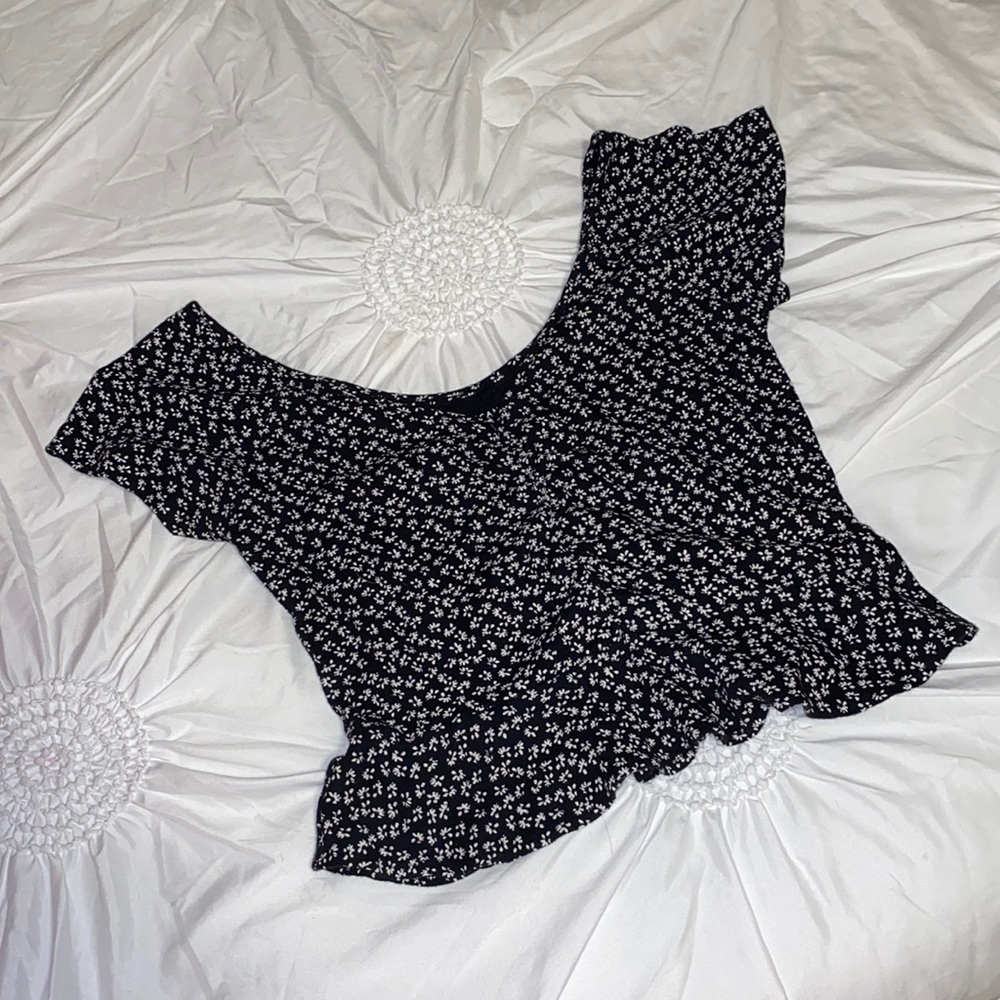 American eagle off the shoulder, slightly cropped floral shirt